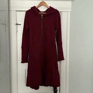 Autumn Teneyl Organic Zipper Hoodie Dress in Maroon
New Without Tags
Never worn!